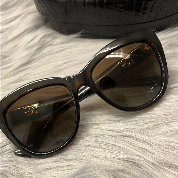 DOLCE & GABBANA - Brown Sunglasses with Gold Accents - Picture 3 of 7